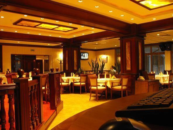 Hotel Park Karnobat Екстер'єр фото