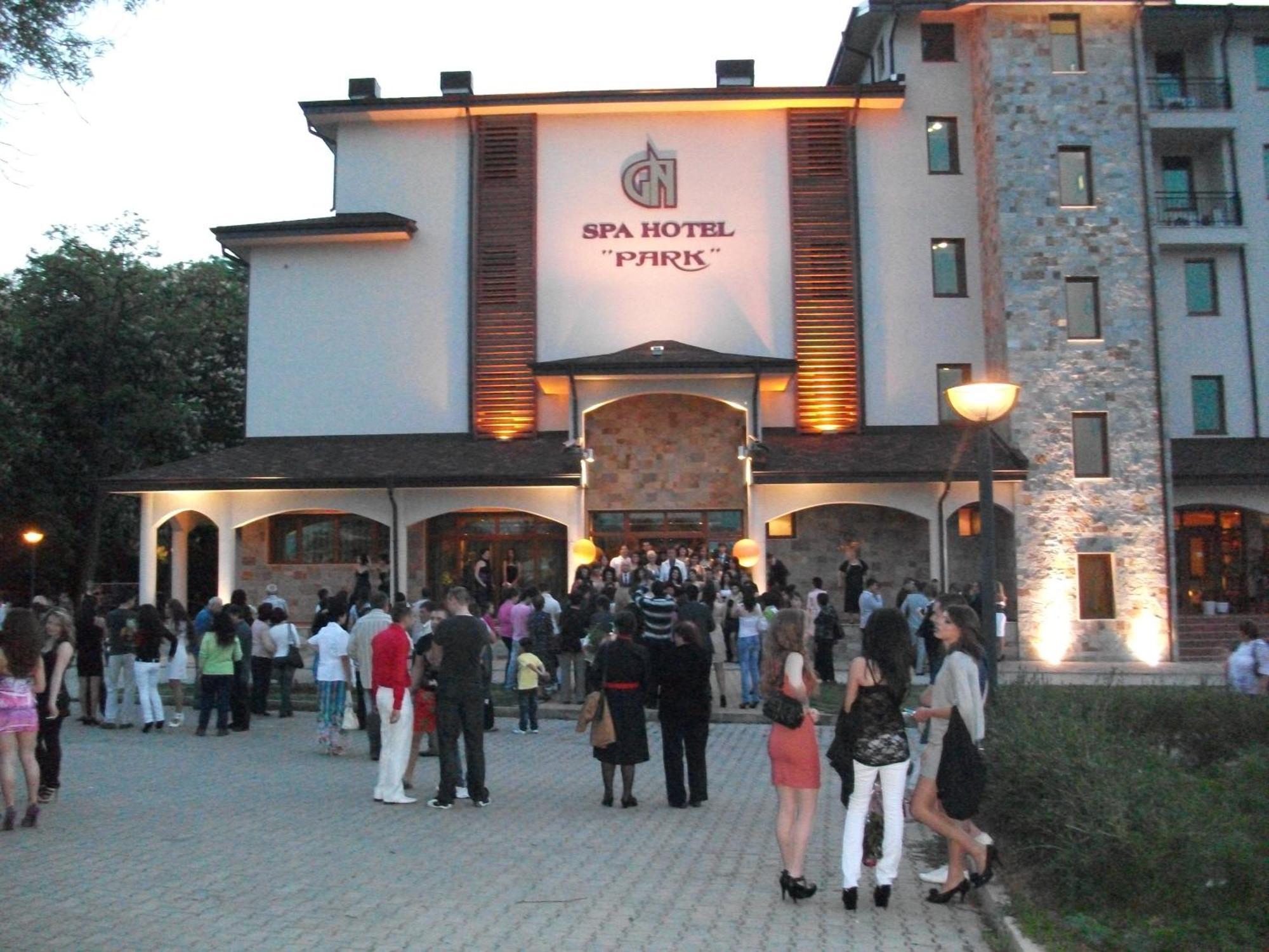 Hotel Park Karnobat Екстер'єр фото