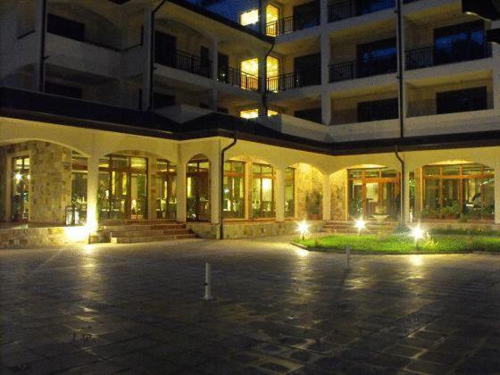 Hotel Park Karnobat Екстер'єр фото