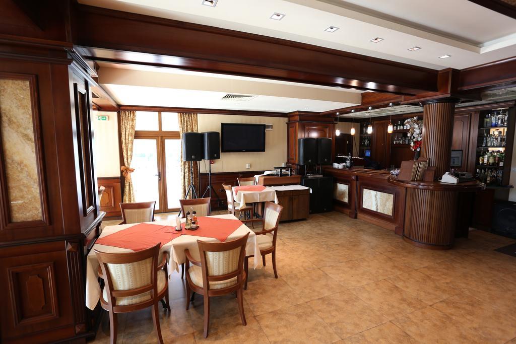 Hotel Park Karnobat Екстер'єр фото